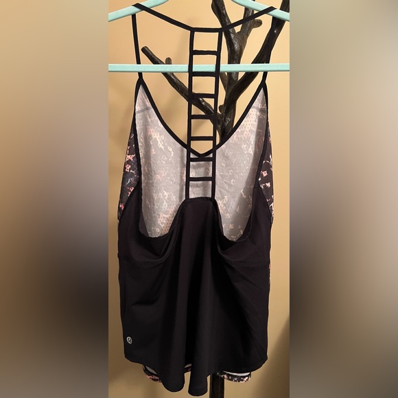 Lululemon Breezy Singlet - Picture 4 of 8